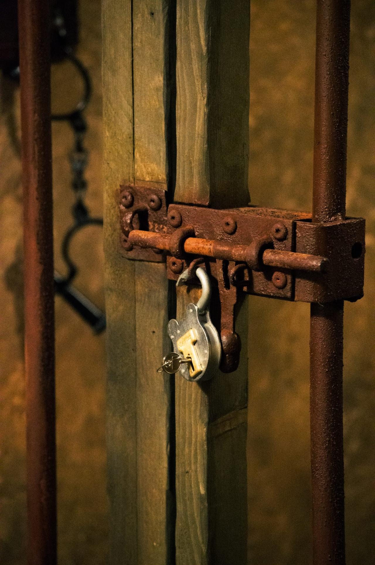Le Cartel de San Pecu - Cadenas sur une porte